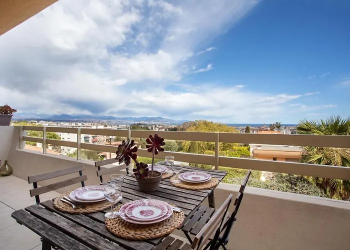 Apartment Vue Mer, Terrasse Et Parking Prive Antibes